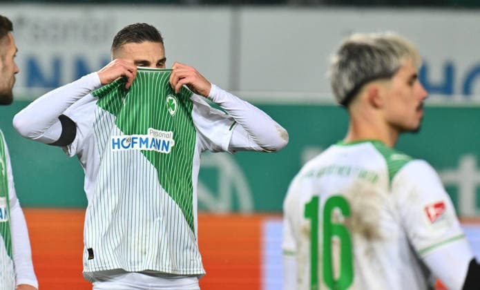 06 02 2026 Soccer Season 2025 2026 2 Soccer Bundesliga 21 Matchday SpVgg Greuther Fürth SGF Kleeblatt 1 FC Magdeburg FCM Sportfoto Zink xwoxzix DFL regulations prohibit any use of photographs as image sequences and or quasi video only for editorial use Philipp Ziereis 4, SpVgg Greuther Fürth disappointed Disappointment after the end of the match