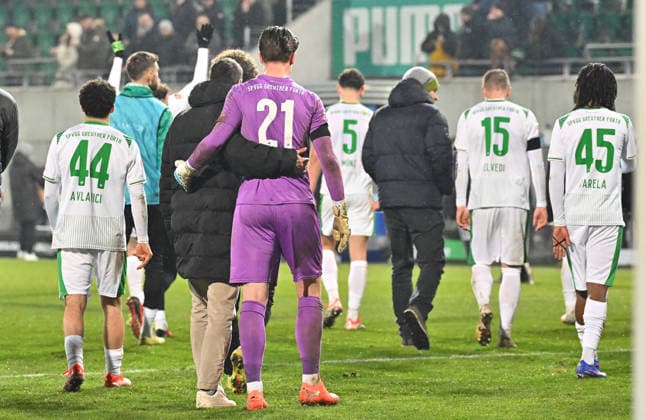 06 02 2026 Soccer Season 2025 2026 2 Soccer Bundesliga 21 Matchday SpVgg Greuther Fürth SGF Kleeblatt 1 FC Magdeburg FCM Sportfoto Zink MeZi xmexzix DFL regulations prohibit any use of photographs as image sequences and or quasi video only for editorial use Mehmet Avlayici 44, SpVgg Greuther Fürth Stephan Fürstner Sports Director SpVgg Greuther Fürth Timo Schlieck 21, SpVgg Greuther Fürth Jan Elvedi 15, SpVgg Greuther Fürth Keyan Varela 45, SpVgg Greuther Fürth disappointed Disappointment after the end of the match