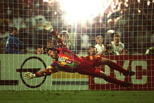Germany V England, UEFA EURO, EM, Europameisterschaft,Fussball 1996 Semi Final David Seaman of England Dives For the Ball during the UEFA Euro 1996 Semi Final match between Germany and England at Wembley Stadium on June 26, 1996 in London, England. London Wembley Stadium England United Kingdom Copyright: xAllstarxPicturexLibraryxLtdx
