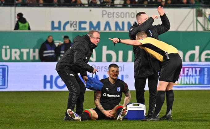 06 02 2026 Soccer Season 2025 2026 2 Soccer Bundesliga 21 Matchday SpVgg Greuther Fürth SGF Kleeblatt 1 FC Magdeburg FCM Sportfoto Zink MeZi xmexzix DFL regulations prohibit any use of photographs as image sequences and or quasi video only for editorial use Mateusz Zukowski 22, 1 FC Magdeburg FCM battered on the ground must be replaced injured injury