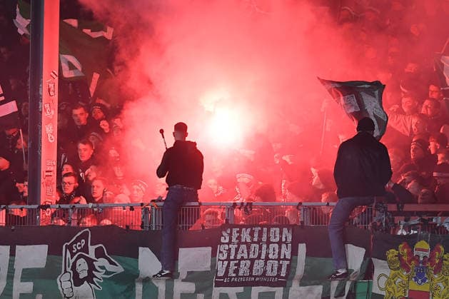 Soccer 2 Bundesliga 21 Matchday SC Preußen Münster VfL Bochum on 06 02 2026 at LVM Preußenstadion in Münster Fans of Sc Preußen Münster ignite Bengalos Pyro Pyrotechnics Flares Smoke bombs in the fan block DFL regulations prohibit any use of photographs as image sequences and or quasi video xRx