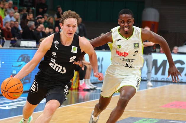 21 Matchday of the Basketball 2 Bundesliga ProA in the Oberfrankenhalle in Bayreuth Season 2025 2026 BBC Bayreuth against Nürnberg Falcons BC Tehree Horn BBC Bayreuth 2 right Carter Dean Whitt Nürnberg Falcons BC 2 left