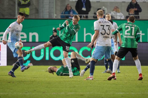 06 02 2026, xgrfx, Soccer 2 Bundesliga, Preußen Münster VfL Bochum v l Cajetan Lenz VfL Bochum , Marvin Schulz Preußen Münster DFL DFB REGULATIONS PROHIBIT ANY USE OF PHOTOGRAPHS as IMAGE SEQUENCES and or QUASI VIDEO Münster