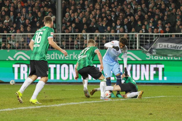 06 02 2026, xgrfx, Soccer 2 Bundesliga, Preußen Münster VfL Bochum v l Torge Paetow, Jano Ter Horst Preußen Münster , Moritz Kwarteng VfL Bochum , Jorrit Hendrix Preußen Münster DFL DFB REGULATIONS PROHIBIT ANY USE OF PHOTOGRAPHS as IMAGE SEQUENCES and or QUASI VIDEO Münster