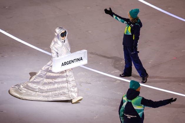 ITALY, MILAN - FEBRUARY 6, 2026: Members of the Olympic team of Argentina emerge during a ceremony to open the 2026 Winter Olympic Games, Olympische Spiele, Olympia, OS at San Siro Stadium. Peter Kovalev TASS  88299326
