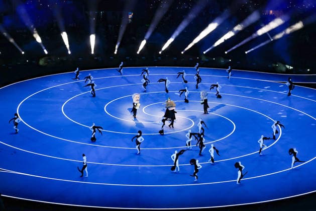 The flight of Icarus opens the ceremony during the Opening Ceremony of the Olympic Winter games, Winterspiele,Spiele, Summer games Milano-Cortina 2026 on February 06, 2026 at the Milano San Siro Olympic Stadium in Milan, Italy  Copyright: xFabrizioxCarabelli IPAxSportx xipa-agency.netx xx IPA_71046692 IPA_Agency_IPA71046692