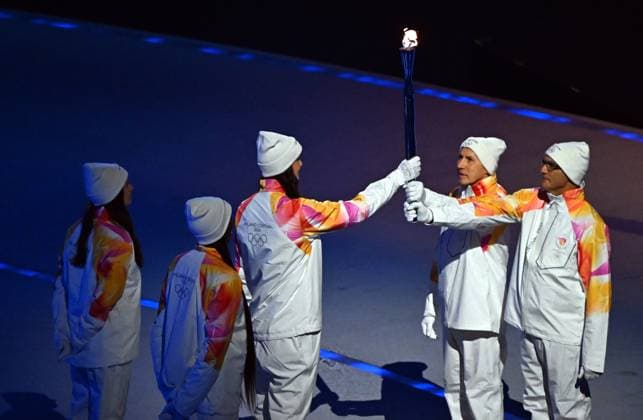 Athletes arrive with the Olympic Flame, the finale of the opening ceremony of the Milano Cortina 2026 Olympic Winter games, Winterspiele,Spiele, Summer games on Friday 06 February 2026 in Milan, Italy. The XXV Winter Olympics take place from 6 to 22 February 2026 in Italy. JASPERxJACOBS  x161611968x