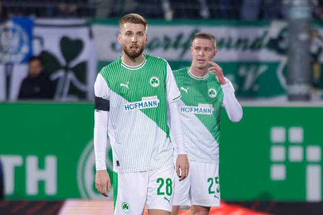 Fürth, Germany 06 February 2026 2 Liga 2025 2026 SpVgg Greuther Fürth vs 1 FC Magdeburg In the picture from left Doni Arifi SGF dissatisfied on the pitch DFL regulations prohibit any use of photographs as image sequences and or quasi video Sportpark Ronhof Bayern Copyright: xFotostandx xSchäferx