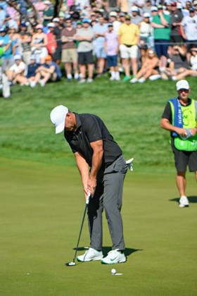 SCOTTSDALE, AZ - FEBRUARY 06: Brooks Koepka (USA) sinks his par putt on 8 during the second round of the Waste Management Phoenix Open on February 6, 2026, at TPC Scottsdale, Scottsdale, Arizona. (Photo by Ken Murray Icon Sportswire) GOLF: FEB 06 PGA, Golf Herren WM Phoenix Open EDITORIAL USE ONLY Icon2602060302