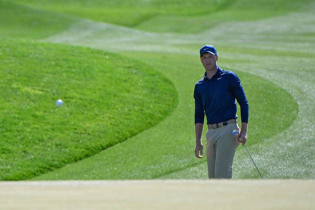 SCOTTSDALE, AZ - FEBRUARY 06: Cam Davis (AUS) watches his pitch on to 18 during the second round of the Waste Management Phoenix Open on February 6, 2026, at TPC Scottsdale, Scottsdale, Arizona. (Photo by Ken Murray Icon Sportswire) GOLF: FEB 06 PGA, Golf Herren WM Phoenix Open EDITORIAL USE ONLY Icon2602060312