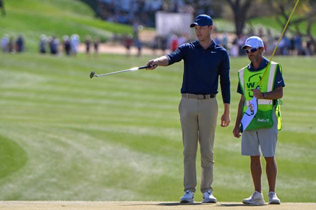 SCOTTSDALE, AZ - FEBRUARY 06: Cam Davis (AUS) looks over the green on 18 during the second round of the Waste Management Phoenix Open on February 6, 2026, at TPC Scottsdale, Scottsdale, Arizona. (Photo by Ken Murray Icon Sportswire) GOLF: FEB 06 PGA, Golf Herren WM Phoenix Open EDITORIAL USE ONLY Icon2602060332
