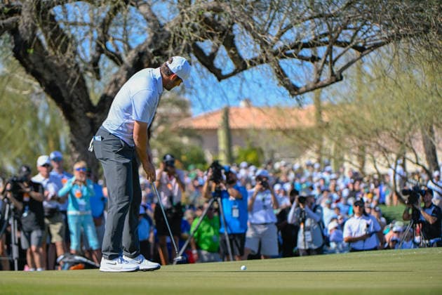 SCOTTSDALE, AZ - FEBRUARY 06: Scottie Scheffler (USA)sinks his par putt on 2 during the second round of the Waste Management Phoenix Open on February 6, 2026, at TPC Scottsdale, Scottsdale, Arizona. (Photo by Ken Murray Icon Sportswire) GOLF: FEB 06 PGA, Golf Herren WM Phoenix Open EDITORIAL USE ONLY Icon2602060422