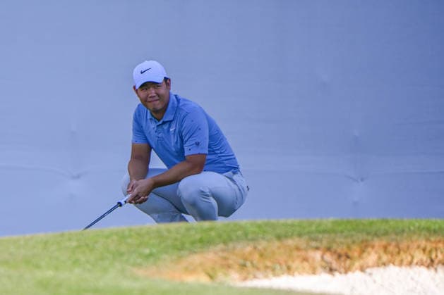 SCOTTSDALE, AZ - FEBRUARY 06: Tom Kim (KOR) eyes the gallery as he waits to putt near the green on 16 during the second round of the Waste Management Phoenix Open on February 6, 2026, at TPC Scottsdale, Scottsdale, Arizona. (Photo by Ken Murray Icon Sportswire) GOLF: FEB 06 PGA, Golf Herren WM Phoenix Open EDITORIAL USE ONLY Icon2602060042