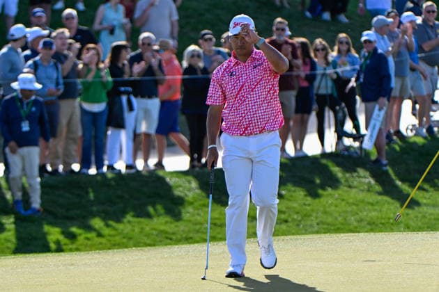 SCOTTSDALE, AZ - FEBRUARY 06: Hideki Matsuyama (JPN) after sinking his birdie putt on 18 during the second round of the Waste Management Phoenix Open on February 6, 2026, at TPC Scottsdale, Scottsdale, Arizona. (Photo by Ken Murray Icon Sportswire) GOLF: FEB 06 PGA, Golf Herren WM Phoenix Open EDITORIAL USE ONLY Icon2602060232