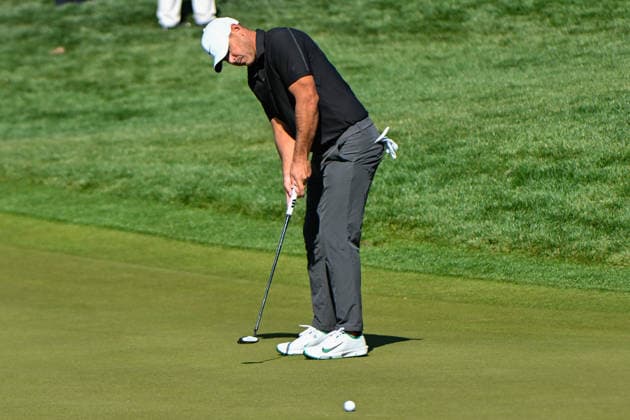 SCOTTSDALE, AZ - FEBRUARY 06: Brooks Koepka (USA)watches his birdie attempt on 8 during the second round of the Waste Management Phoenix Open on February 6, 2026, at TPC Scottsdale, Scottsdale, Arizona. (Photo by Ken Murray Icon Sportswire) GOLF: FEB 06 PGA, Golf Herren WM Phoenix Open EDITORIAL USE ONLY Icon2602060282