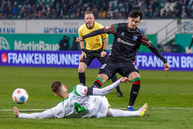 Fürth, Germany 06 February 2026 2 Liga 2025 2026 SpVgg Greuther Fürth vs 1 FC Magdeburg In picture from left in duel Philipp Ziereis SGF and Laurin Ulrich FCM DFL regulations prohibit any use of photographs as image sequences and or quasi video Sportpark Ronhof Bayern Copyright: xFotostandx xSchäferx