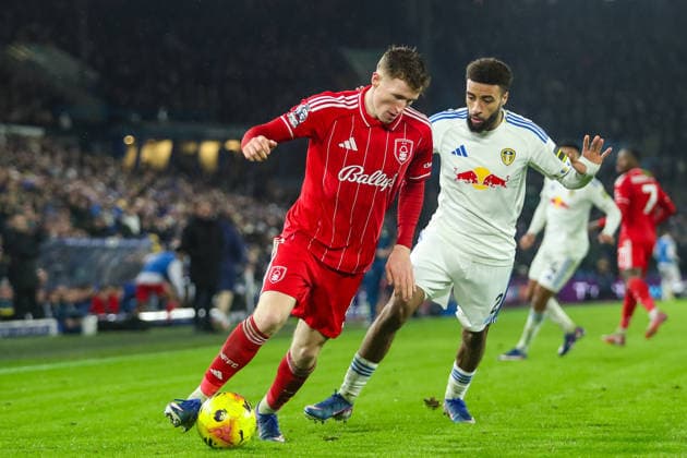 Leeds United v Nottingham Forest, Premier League Jayden Bogle Of Leeds United battles with Elliot Anderson Of Nottingham Forest during the Leeds United v Nottingham Forest Premier League match at Elland Road, Leeds, England on 6 February 2026 Credit: Lee Keuneke Every Second Media Editorial use only. All images are copyright Every Second Media Limited. No images may be reproduced without prior permission. All rights reserved. Premier League and Football League images are subject to licensing agreements with Football DataCo Limited. see https: www.football-dataco.com Copyright: xIMAGO EveryxSecondxMediax ESM-1788-0116 LeexKeunekex xEveryxSecondxMediax