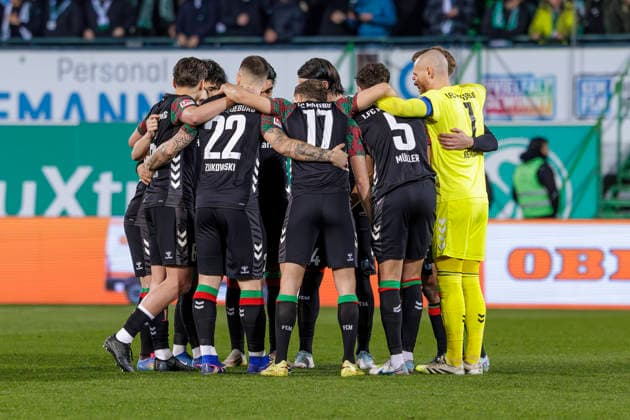 Fürth, Germany 06 February 2026 2 Liga 2025 2026 SpVgg Greuther Fürth vs 1 FC Magdeburg In the picture FCM players form a team circle to close ranks DFL regulations prohibit any use of photographs as image sequences and or quasi video Sportpark Ronhof Bayern Copyright: xFotostandx xSchäferx