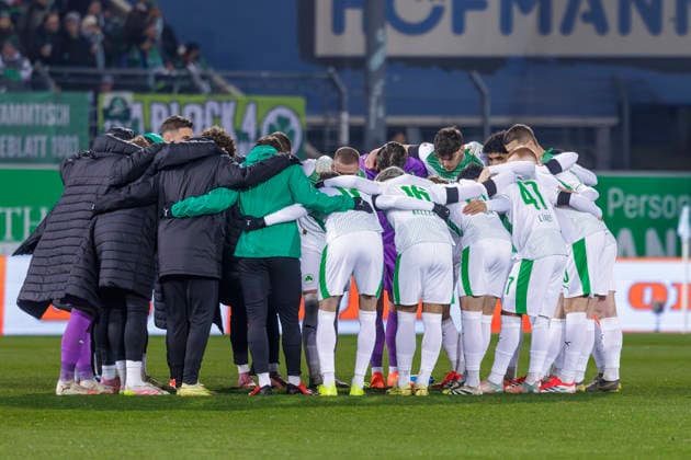Fürth, Germany 06 February 2026 2 Liga 2025 2026 SpVgg Greuther Fürth vs 1 FC Magdeburg In the picture The SGF players form a team circle to close ranks DFL regulations prohibit any use of photographs as image sequences and or quasi video Sportpark Ronhof Bayern Copyright: xFotostandx xSchäferx