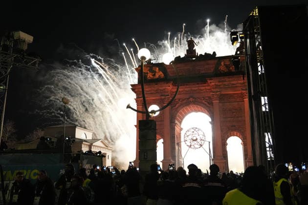 Olympic flame at the Arco della Pace during the opening ceremony of the 2026 Winter Olympics, in Milan Italy, Friday, Feb. 6, 2026. (Photo Gian Mattia D Alberto LaPresse)  Copyright: xGianxMattiaxD Alberto LaPressex
