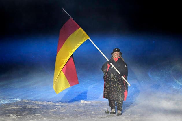 SCHMID Katharina Team Deutschland Fahnenträgerin der Deutschen Mannschaft in Predazzo Olympische Eroeffnungsfeier 2026 in Predazzo Olympics - Olympische Winterspiele 2026 Mailand - Cortina 06 - 22 Februar 2026 in Italien am 06.02.2026 in Predazzo *** SCHMID Katharina Team Germany Flag bearer of the German team in Predazzo Olympic Opening Ceremony 2026 in Predazzo Olympics Olympic Winter Games 2026 Milan Cortina 06 22 February 2026 in Italy on 06 02 2026 in Predazzo Copyright: xx