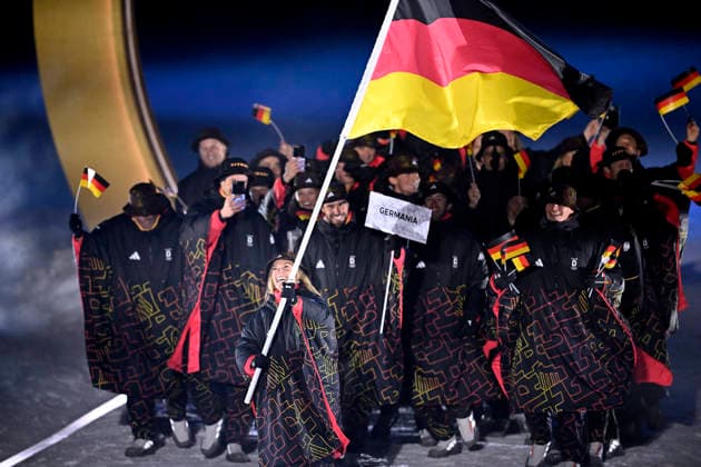 SCHMID Katharina Team Deutschland Fahnenträgerin der Deutschen Mannschaft in Predazzo Olympische Eroeffnungsfeier 2026 in Predazzo Olympics - Olympische Winterspiele 2026 Mailand - Cortina 06 - 22 Februar 2026 in Italien am 06.02.2026 in Predazzo *** SCHMID Katharina Team Germany Flag bearer of the German team in Predazzo Olympic Opening Ceremony 2026 in Predazzo Olympics Olympic Winter Games 2026 Milan Cortina 06 22 February 2026 in Italy on 06 02 2026 in Predazzo Copyright: xx