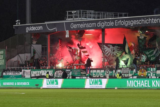 06 02 2026, xgrfx, Soccer 2 Bundesliga, Preußen Münster VfL Bochum v l Fans of Preußen Münster ignite pyrotechnics Preußen Münster DFL DFB REGULATIONS PROHIBIT ANY USE OF PHOTOGRAPHS as IMAGE SEQUENCES and or QUASI VIDEO Münster