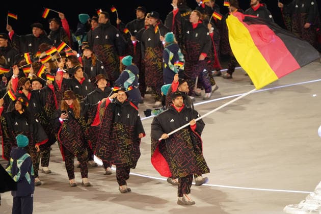 Milano Cortina, 2026 , Winter Olympic Games, Olympische Spiele, Olympia, OS Olympische Winterspiele 2026 , Eröffnungsfeier, Opening Ceremony , Leon Draisaitl, Deutschland, Deutsch, German, Germany, Fahnenträger, Photocopyright Gladys Chai von der Laage *** Milano Cortina, 2026 , Winter Olympic Games, Winter Olympic Games 2026 , Opening Ceremony , Leon Draisaitl, Deutschland, German, Germany, Flag bearer, Photocopyright Gladys Chai von der Laage
