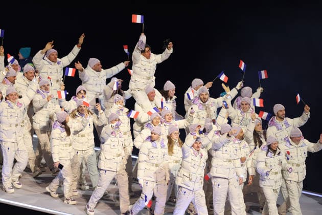 February 6, 2026, Milan, Lombardy, Italy: Team France athletes of whom GUILLAUME CIZERON and LAURENCE FOURNIER BEAUDRY walk in the athlete parade during the Opening Ceremony of the XXV Winter Olympic Games, Olympische Spiele, Olympia, OS commonly know as the Milano Cortina 2026 Winter Olympic Games. Milan Italy - ZUMAc179 20260206_oly_c179_170 Copyright: xMickaelxChavetx
