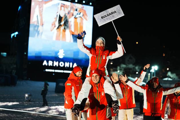 (260207) -- LIVIGNO, Feb. 7, 2026 -- Members of the delegation of Bulgaria attend the parade of athletes during the opening ceremony of the Milan-Cortina 2026 Olympic Winter games, Winterspiele,Spiele, Summer games in Livigno, Italy, Feb. 6, 2026. ) (MICO2026)ITALY-MILAN-CORTINA 2026-OLYMPIC WINTER GAMES-OPENING CEREMONY HuxChao 