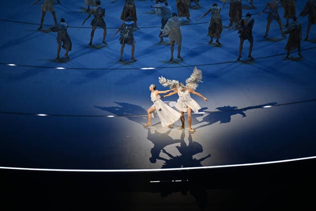 260206 -- MILAN, Feb. 6, 2026 -- A duet on the myth of Cupid and Psyche is staged during the opening ceremony of the Milan-Cortina 2026 Olympic Winter games, Winterspiele,Spiele, Summer games at the San Siro Olympic Stadium in Milan, Italy, Feb. 6, 2026. MICO2026ITALY-MILAN-CORTINA 2026-OLYMPIC WINTER GAMES-OPENING CEREMONY ChengxMin  (MICO2026)ITALY-MILAN-CORTINA 2026-OLYMPIC WINTER GAMES-OPENING CEREMONY IMAGO ChengxMin  imago images 0847008818