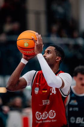 BB 2BL SBB Baskets Eisbaeren Bremerhaven Nigel Pruitt SBB Baskets during the 2025 2026 season in the 2 Barmer Basketball Bundesliga Pro A on matchday 21 SBB Baskets and Eisbaeren Bremerhaven at the Wolfgang Lakenmacher Halle on February 6, 2026 in Magdeburg, Saxony-Anhalt, Germany