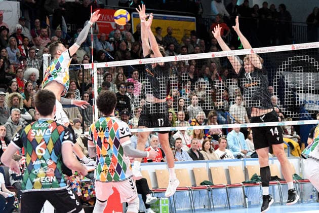 v li Ryan Poole Powervolleys Düren, 19 smashes the ball, action, action, game scene, 06 02 2026, Düren Germany , Volleyball, 1 Bundesliga Men, SWD Powervolleys Düren FT 1844 Freiburg xmhx