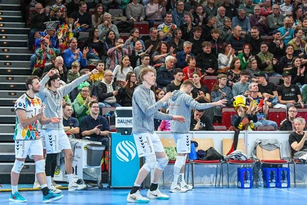 The players of the Powervolleys Düren celebrate a point, celebrate the point, celebration, action, action , 06 02 2026, Düren Germany , Volleyball, 1 Bundesliga Men, SWD Powervolleys Düren FT 1844 Freiburg xmhx
