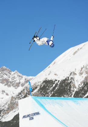 (260207) -- LIVIGNO, Feb. 7, 2026 -- Gu Ailing of China competes during the freestyle skiing women s freeski slopestyle qualification of the Milan-Cortina 2026 Olympic Winter games, Winterspiele,Spiele, Summer games in Livigno, Italy, Feb. 7, 2026. ) (MICO2026)ITALY-LIVIGNO-OLYMPIC WINTER GAMES-FREESTYLE SKIING-WOMEN S FREESKI SLOPESTYLE WuxHuiwo 