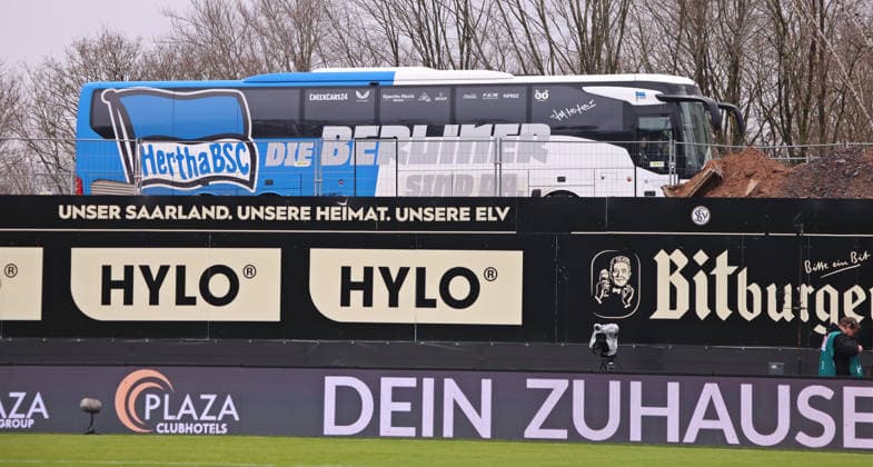 07 02 2026, Football, Men, 2 Bundesliga, Season 2025 2026, SV 07 Elversberg Hertha BSC Berlin, The Hertha BSC team bus arrives in Elversberg Elversberg Ursapharm Arena an der Kaiserlinde Saarland Germany DEU Copyright: xFabianxKleerx