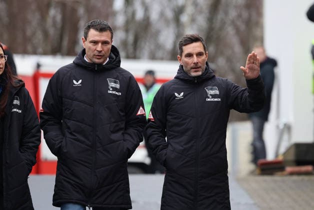 07 02 2025, Football, Men, 2 Bundesliga, Season 2025 2026, SV 07 Elversberg Hertha BSC Berlin, Benjamin Weber Hertha BSC Berlin , Coach Stefan Leitl Hertha BSC Berlin Elversberg Ursapharm Arena an der Kaiserlinde Saarland Germany DEU Copyright: xFabianxKleerx