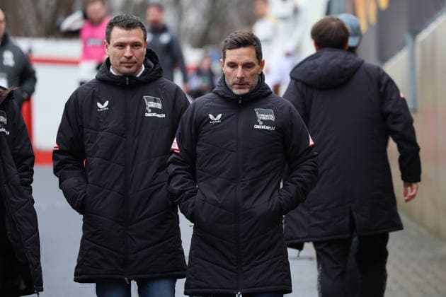 07 02 2025, Football, Men, 2 Bundesliga, Season 2025 2026, SV 07 Elversberg Hertha BSC Berlin, Benjamin Weber Hertha BSC Berlin , Coach Stefan Leitl Hertha BSC Berlin Elversberg Ursapharm Arena an der Kaiserlinde Saarland Germany DEU Copyright: xFabianxKleerx