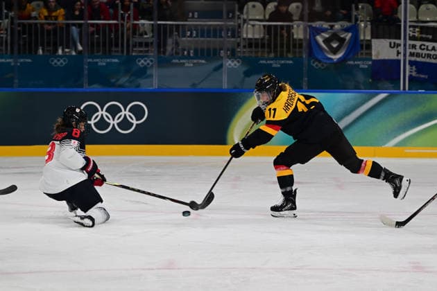 Goal 3:0 from Nicola Hadraschek 11 (Germany), Ice hockey, Eishockey Women™s Prelim Round Group B, Germany - Japan, Milano Cortina 2026 Olympic Games, Olympische Spiele, Olympia, OS 07-02-2026 *** Goal 3 0 from Nicola Hadraschek 11 Germany , Ice Hockey Women™s Prelim Round Group B, Germany Japan, Milano Cortina 2026 Olympic Games 07 02 2026 Copyright: HMBxMedia MarcxNiemeyer