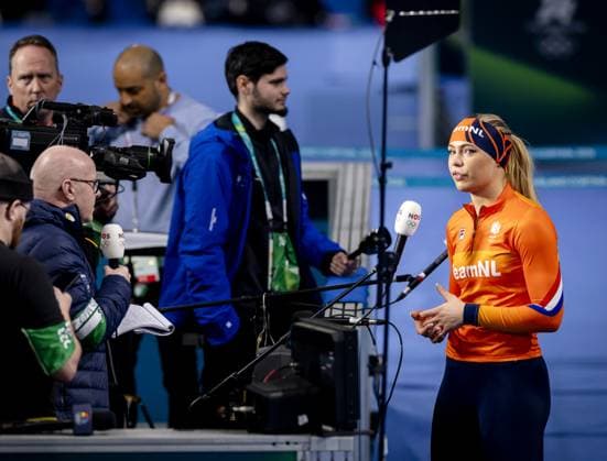 MILAN - Jutta Leerdam speaks with NOS after training for the 1,000 meters in long track Speed skating, Eisschnelllauf at the Milan Speed Skating Stadium at the Milan Winter Olympics. SEM VAN DER WAL ANP xVIxANPxSportx xxANPxIVx 549911152 originalFilename: 549911152.jpg