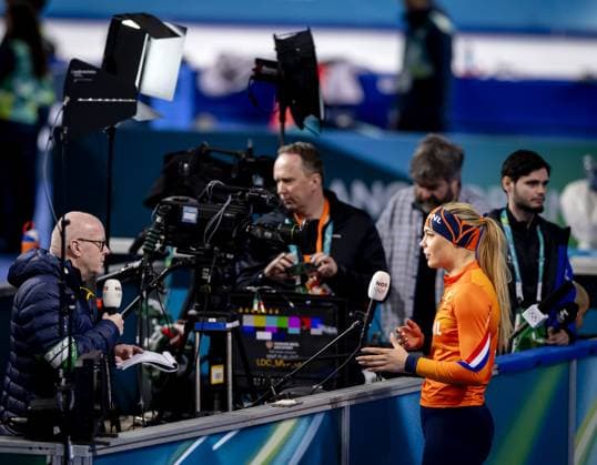 MILAN - Jutta Leerdam speaks with NOS after training for the 1,000 meters in long track Speed skating, Eisschnelllauf at the Milan Speed Skating Stadium at the Milan Winter Olympics. SEM VAN DER WAL ANP xVIxANPxSportx xxANPxIVx 549911158 originalFilename: 549911158.jpg