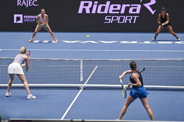 Lucie Havlickova, front left, and Dominika Salkova, front right, (both CZE) in the match against Quinn Gleason, backward right, (USA) and Anna Siskova, backward left, (CZE) within the WTA, Tennis Damen women s tennis tournament Ostrava Open in Ostrava, Czech Republic, February 6, 2026. (CTKxPhoto JaroslavxOzana) CTKPhotoP2026020611225 CTKPhotoP2026020611225