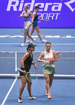 Lucie Havlickova, backward left, and Dominika Salkova, backward right, (both CZE) in the match against Quinn Gleason, front left, (USA) and Anna Siskova, front right, (CZE) within the WTA, Tennis Damen women s tennis tournament Ostrava Open in Ostrava, Czech Republic, February 6, 2026. (CTKxPhoto JaroslavxOzana) CTKPhotoP2026020611321 CTKPhotoP2026020611321