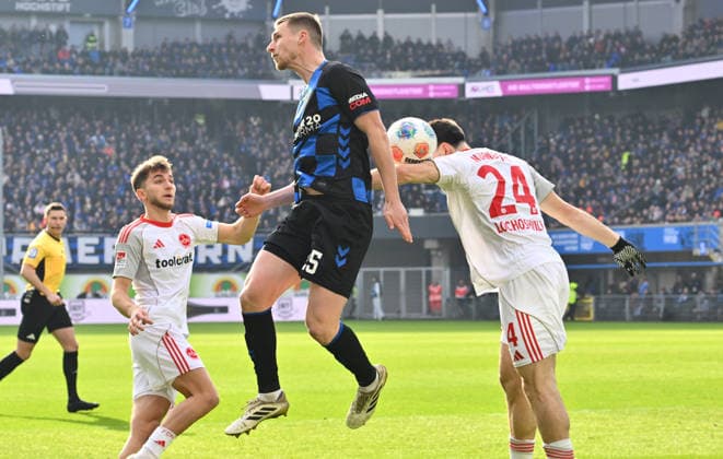 07 02 2026 Soccer Season 2025 2026 2 Soccer Bundesliga 21 Matchday SC Paderborn 07 SCP 1 FC Nürnberg FCN Club Sportfoto Zink xwoxzix DFL regulations prohibit any use of photographs as image sequences and or quasi video only for editorial use Tjark Scheller 25, SC Paderborn 07 Adam Markhiev 6, 1 FC Nürnberg FCN , left Luka Lochoshvili 24, 1 FC Nürnberg FCN Spielball Ball an Arm