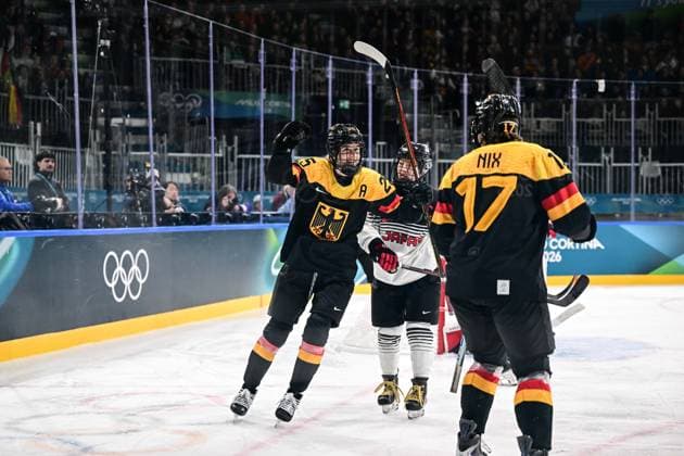 Goal celebration 4:0 Nicola Hadraschek, Ice hockey, Eishockey Women™s Prelim Round Group B, Germany - Japan, Milano Cortina 2026 Olympic Games, Olympische Spiele, Olympia, OS 07-02-2026 *** Goal celebration 4 0 Nicola Hadraschek, Ice Hockey Women™s Prelim Round Group B, Germany Japan, Milano Cortina 2026 Olympic Games 07 02 2026 Copyright: HMBxMedia MarcxNiemeyer