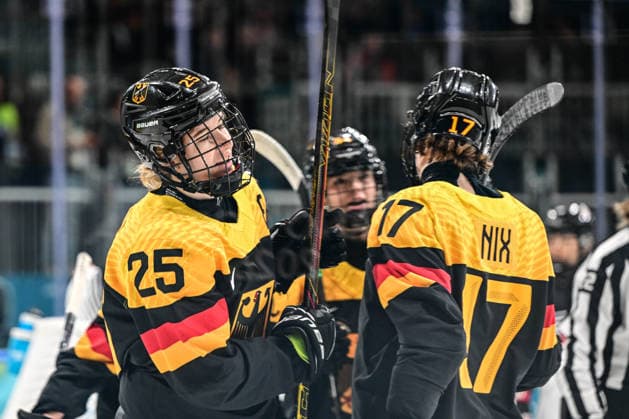 Goal celebration 5:0 Laura Kluge, Ice hockey, Eishockey Women™s Prelim Round Group B, Germany - Japan, Milano Cortina 2026 Olympic Games, Olympische Spiele, Olympia, OS 07-02-2026 *** Goal celebration 5 0 Laura Kluge, Ice Hockey Women™s Prelim Round Group B, Germany Japan, Milano Cortina 2026 Olympic Games 07 02 2026 Copyright: HMBxMedia MarcxNiemeyer