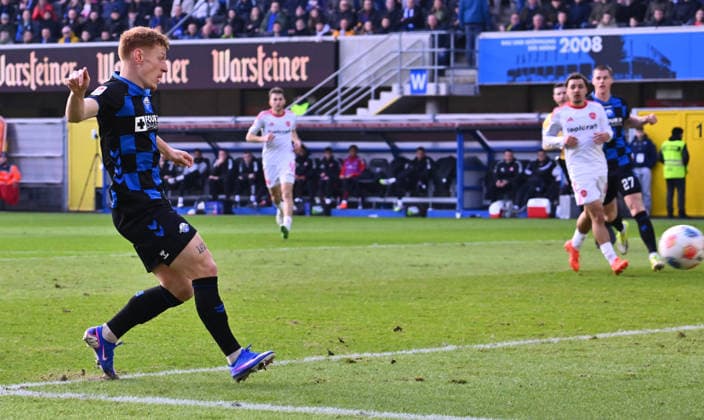 07 02 2026 Soccer Season 2025 2026 2 Soccer Bundesliga 21 Matchday SC Paderborn 07 SCP 1 FC Nuremberg FCN Club Sportfoto Zink xwoxzix DFL regulations prohibit any use of photographs as image sequences and or quasi video only for editorial use Laurin Curda 17, SC Paderborn 07 erzielt Treffer Tor Torschuß zum 2 0