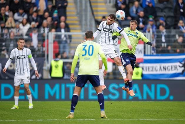 Lukasz Poreba SV 07 Elversberg in header duel with Michael Cuisance Hertha BSC Berlin , SV Elversberg vs Hertha BSC Berlin, Football, 2 Bundesliga, Matchday 21, Season 2025 2026, 07 02 2026 DFB regulations prohibit any use of photographs as image sequences and or quasi video SV Elversberg vs Hertha BSC Berlin, Football, 2 Bundesliga, Matchday 21, Season 2025 2026, 07 02 2026 Copyright: xEibner-Pressefoto AlexanderxNeisx EP_ANS