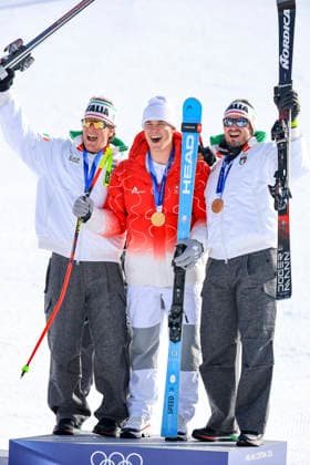 OLYMPICS - Winter Olympic Games, Olympische Spiele, Olympia, OS Milano Cortina 2026 BORMIO,ITALY,07.FEB.26 - OLYMPICS, ALPINE SKIING - Winter Olympic Games Milano Cortina 2026, downhill, men, medal ceremony. Image shows the rejoicing of Giovanni Franzoni (ITA), Franjo von Allmen (SUI) and Dominik Paris (ITA). Keywords: medal.  GEPAxpictures xWolfgangxGrebien