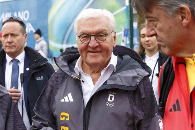 FOTO IPP MIPA MILANO 7 2 2026 NELLA FOTO : VILLAGGIO OLIMPICO, FRANK WALTER STEINMEIER PRESIDENTE FEDERALE DELLA GERMANIA CON LA GIACCA DELLA NAZIONALE Italy Photo Press - World Copyright MILANO italy ITALY ITALY  Copyright: xR4924_italyphotopressx